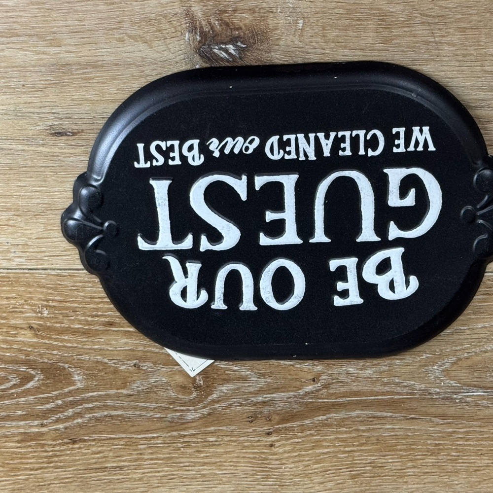 Black and White Guest Welcome Sign